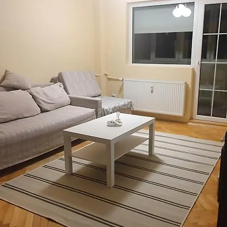 Between Parks - King Bed - - Football Field *