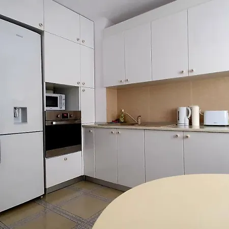 Apartment Between Parks - King Bed - - Football Field