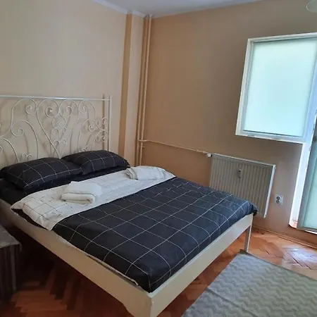 Between Parks - King Bed - - Football Field