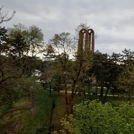 Between Parks - King Bed - - Football Field Apartament *