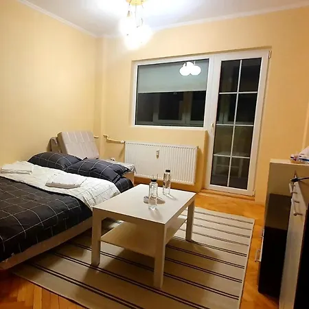 Between Parks - King Bed - - Football Field Apartment