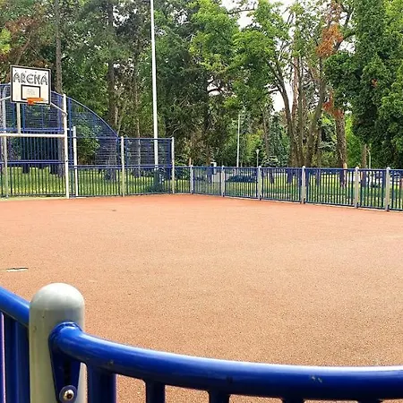 Between Parks - King Bed - - Football Field *