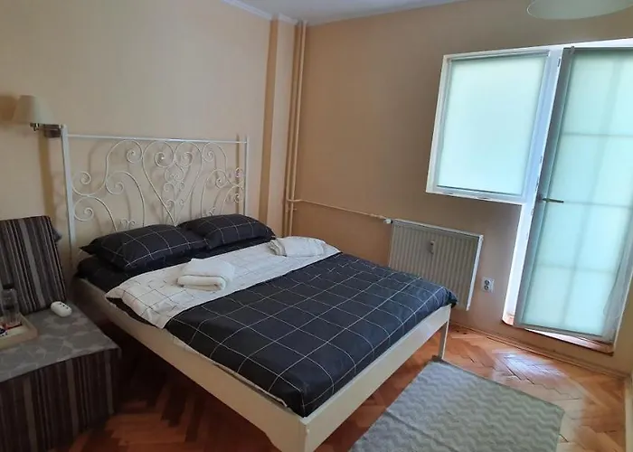 Between Parks - King Bed - - Football Field