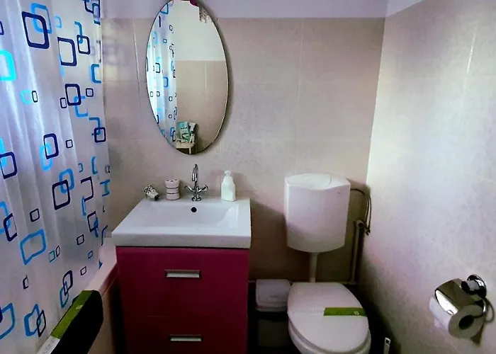 Between Parks - King Bed - - Football Field * Bukarest