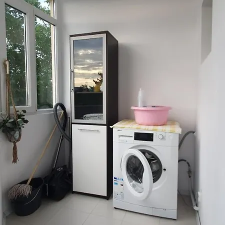 Between Parks - King Bed - - Football Field *