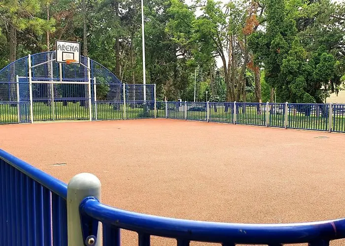 Between Parks - King Bed - - Football Field *